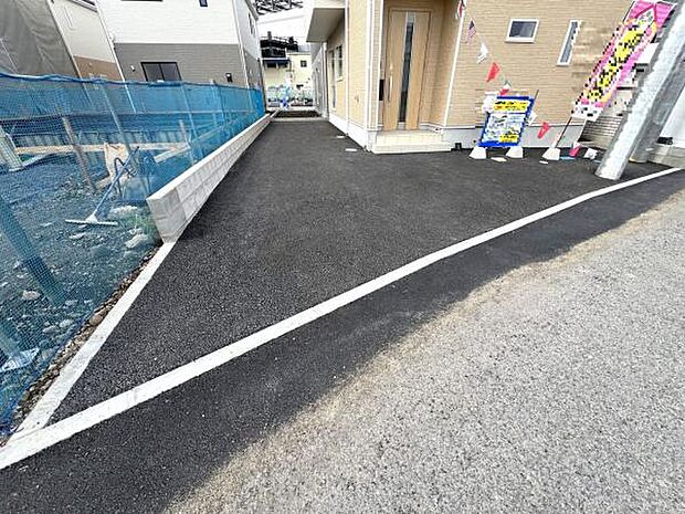 カースペースは車種により2台駐車可能です。