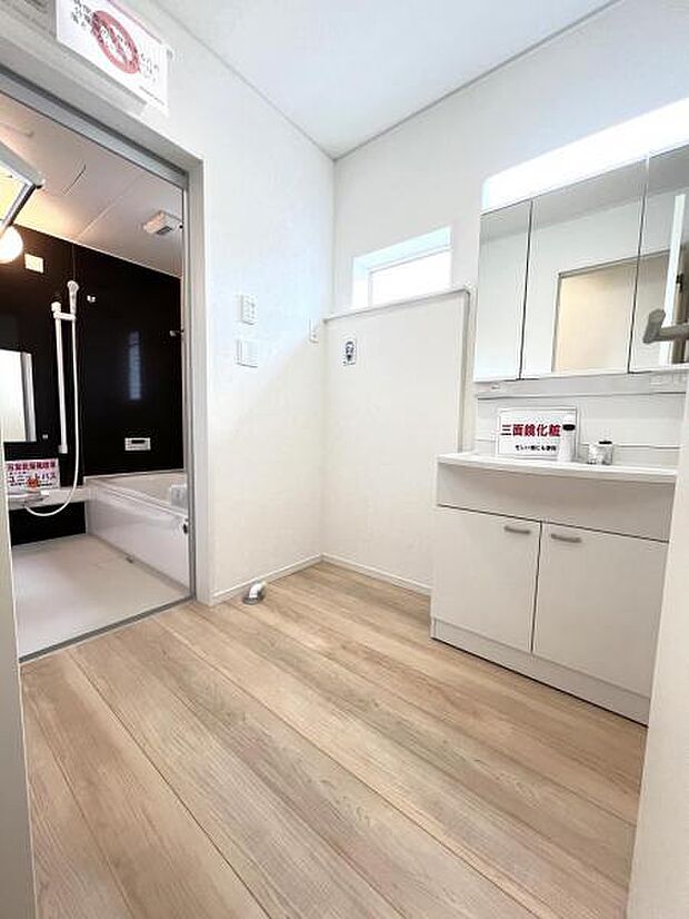 脱衣所は小さなお子様がいるご家庭にも重宝されます。