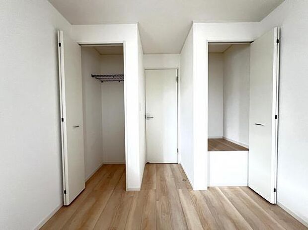 いつでもお部屋をスッキリお使い頂ける収納スペースを2カ所設置。