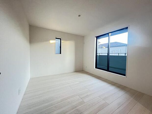 7帖の主寝室にはウォークインクローゼットもございます。