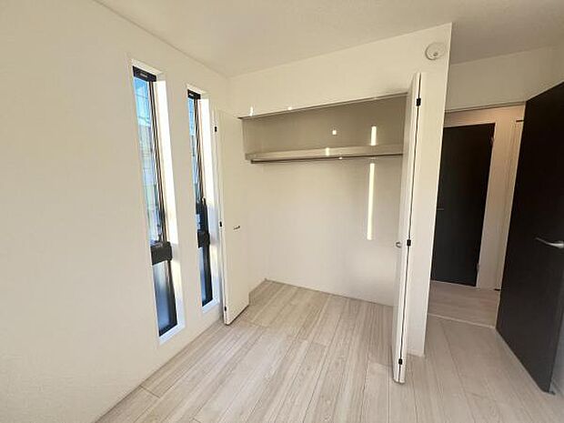 掃除機を収納するクローゼットにコンセントがあると便利です。必要最小限のプチリフォームでより快適な暮らしはいかがでしょうか？住宅情報館にお任せください。