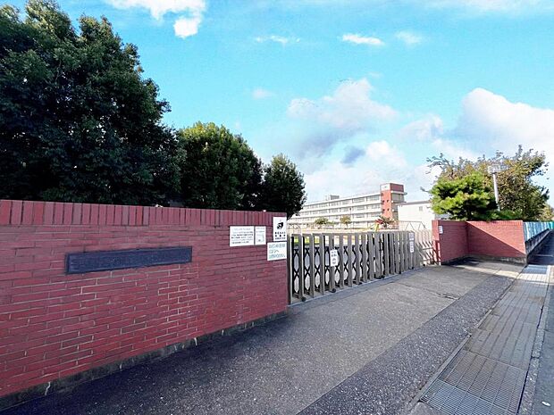 宇都宮市立新田小学校まで約1340m（徒歩17分）