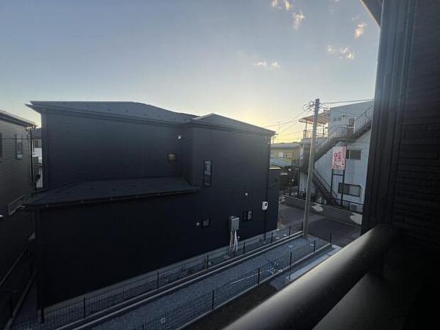 170.61？と土地が広い為、隣家から離れておりますので、陽当たりが良いです。