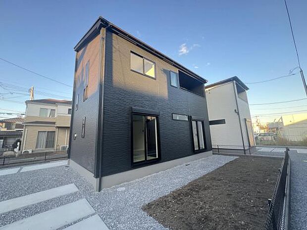 お庭があり開放感たっぷりです。季節のお花を楽しんだり、家庭菜園もお楽しみいただきます。