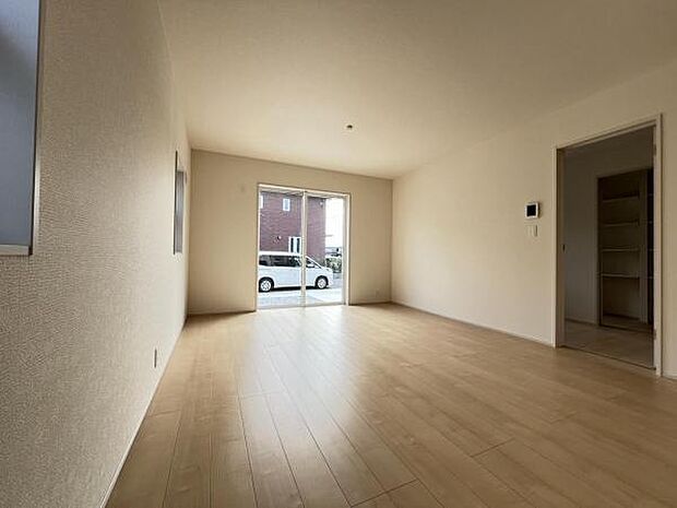 ご家族みんながゆったりくつろげる広々リビングです。