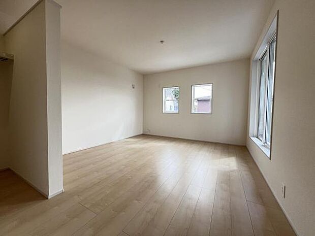 明るい広々とした主寝室でご家族ゆっくりお休みになれますね。