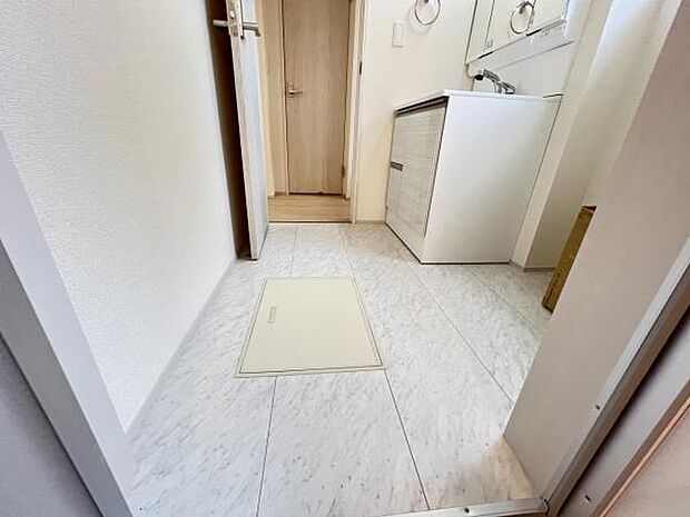 快適で清潔感がある脱衣スペースです。