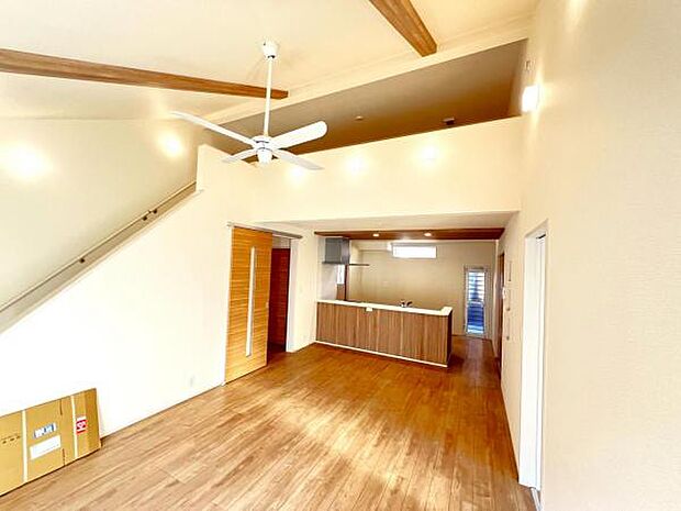 家族とゆったり時間を過ごせるリビングダイニング。