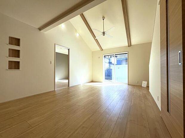 リビングダイニングになります。ご家族そろっての素敵な空間になりそうですね。