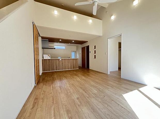 ご家族の温かい時間を演出するダイニングスペースです。