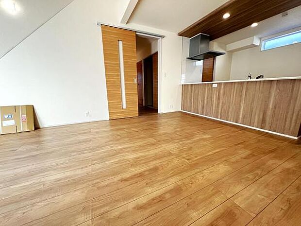 落ち着きのある雰囲気のダイニングスペースです。