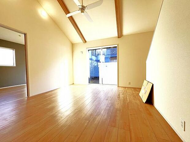 家族団らんの場所としてゆったりと居心地の良いリビングです。