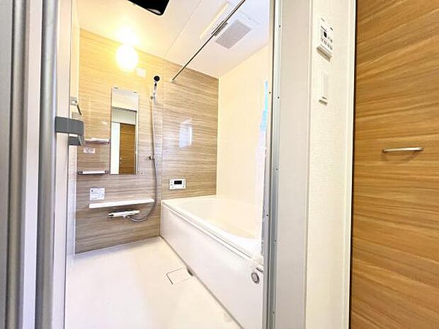 スタイリッシュな浴室で1日の疲れをゆったり癒されるのもいいですね。