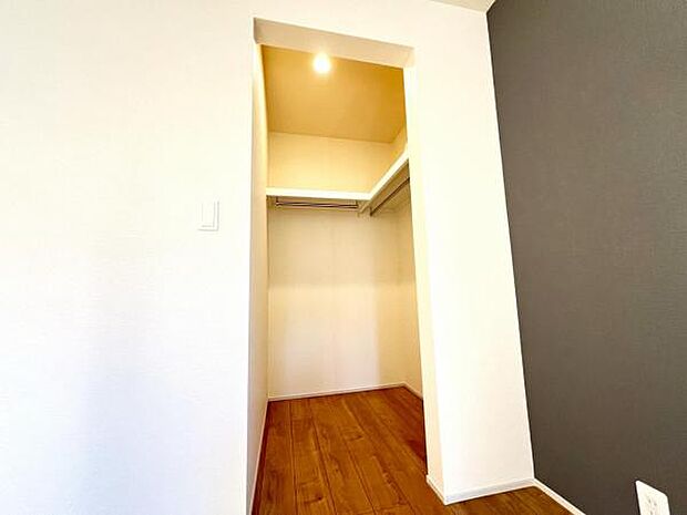 ウォークインクローゼット付きで収納も豊富。お部屋のスペースを有効的に使えそうですね。