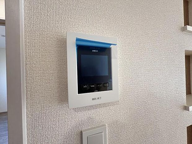 モニター付きインターフォンもうれしい標準装備です。