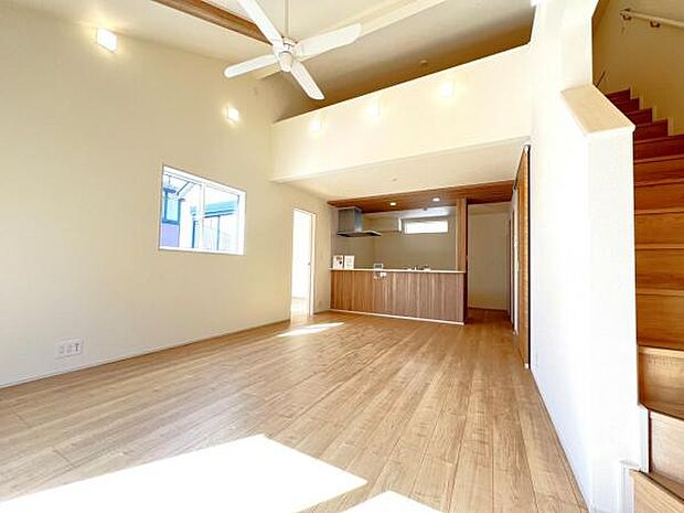 家族団らんの場所としてゆったりと居心地の良いリビングです。