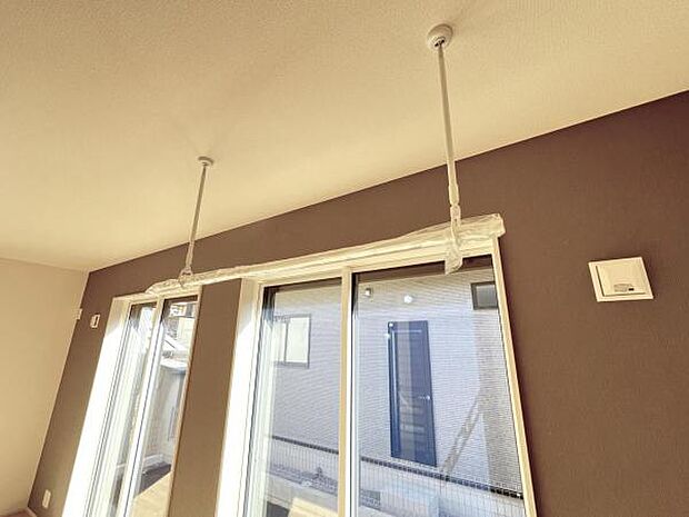 室内で洗濯物が干せて便利ですね。