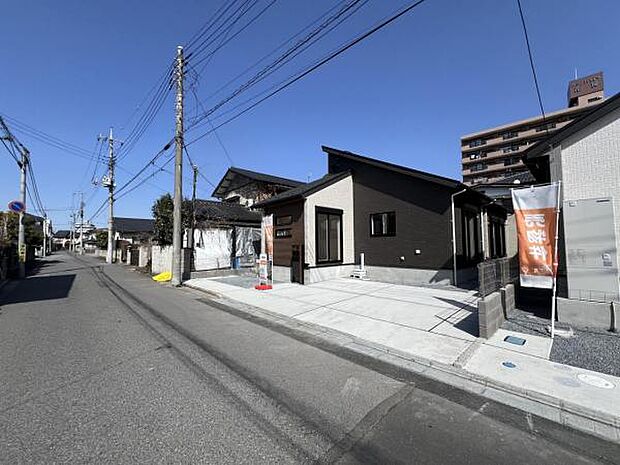 前面道路を含めた現地写真です。ぜひ周辺環境も併せてご覧ください。