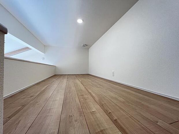 リビングダイニングの上部にはロフトが有ります。