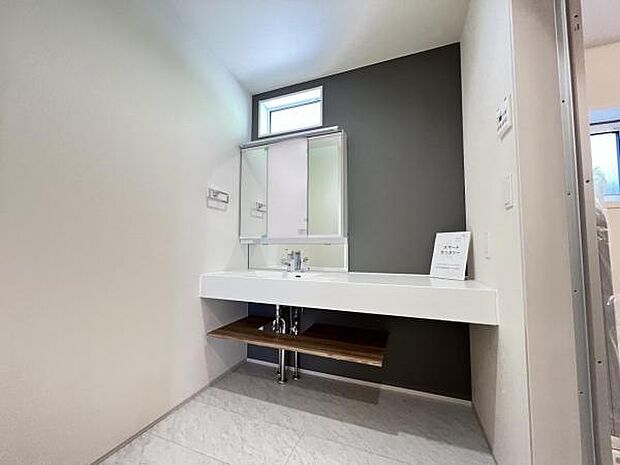 脱衣所は小さなお子様がいるご家庭にも重宝されます。