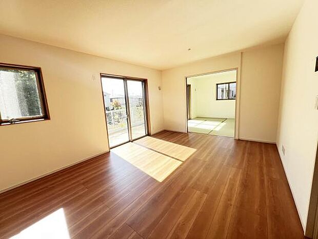 リビングダイニングになります。ご家族そろっての素敵な空間になりそうですね。