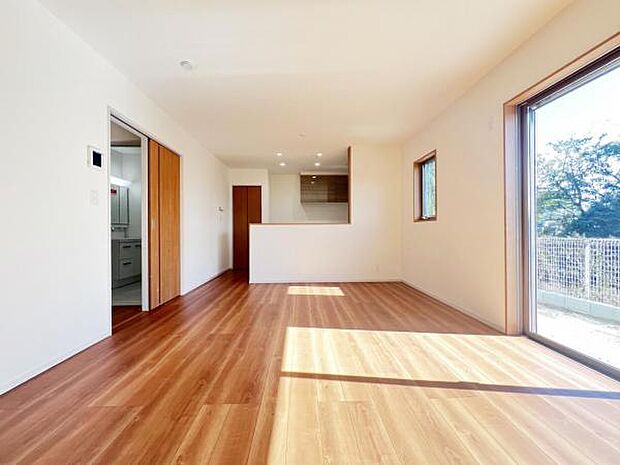 ご家族みんながゆったりくつろげる広々リビングです。