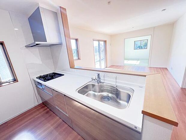 機能性に優れ食器洗乾燥機付のシステムキッチンで忙しい家事をサポートします。