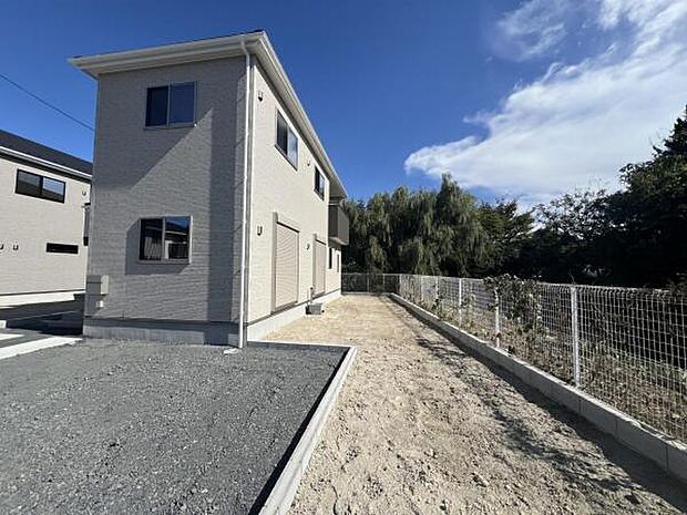 お庭スペースは、ガーデニングやお子様との外遊びなど多彩な用途でお楽しみいただけます。