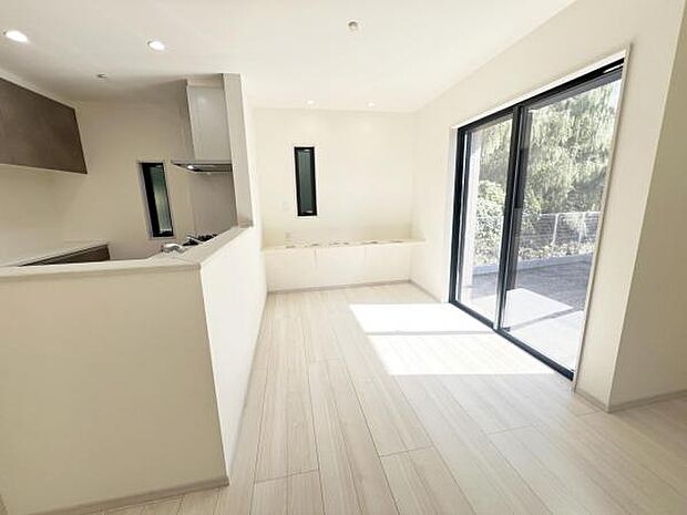 ご家族の温かい時間を演出するダイニングスペースです。