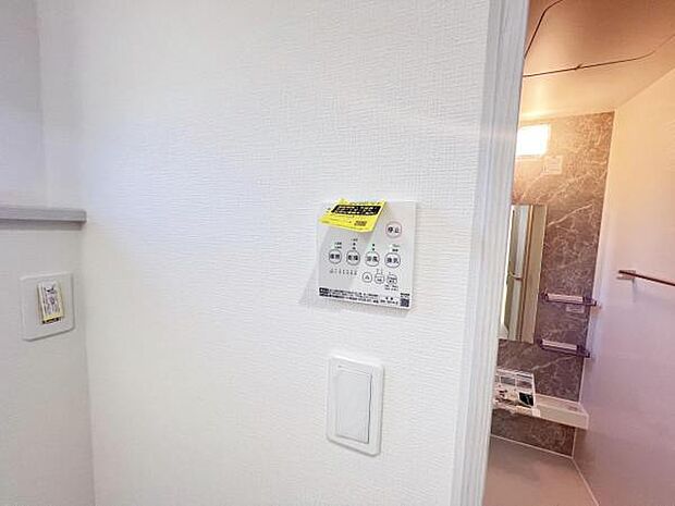 給湯のコントロールパネルです。