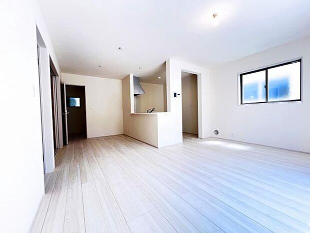 リビングダイニングになります。ご家族そろっての素敵な空間になりそうですね。