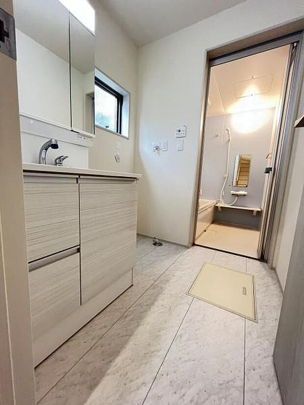 脱衣所は小さなお子様がいるご家庭にも重宝されます。