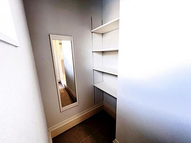 散らかりがちな玄関もスッキリの片づけるシューズボックスです。