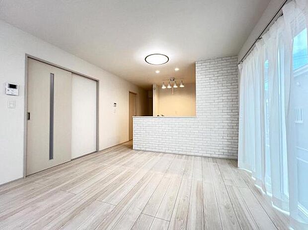 ご家族の温かい時間を演出するダイニングスペースです。