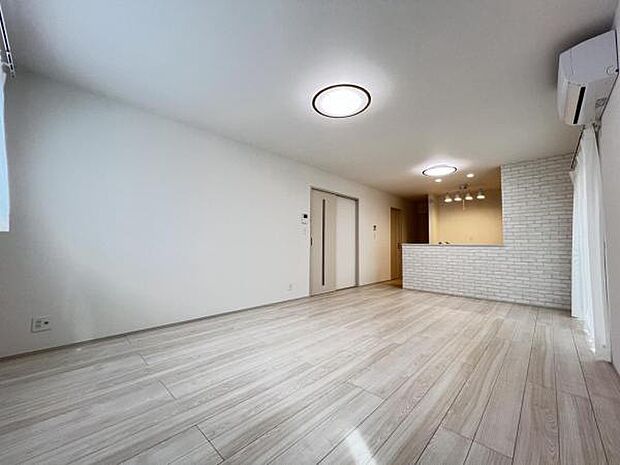 家族団らんの場所としてゆったりと居心地の良いリビングです。