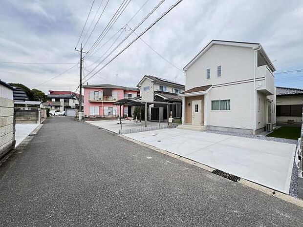 前面道路を含めた現地写真です。ぜひ周辺環境も併せてご覧ください。