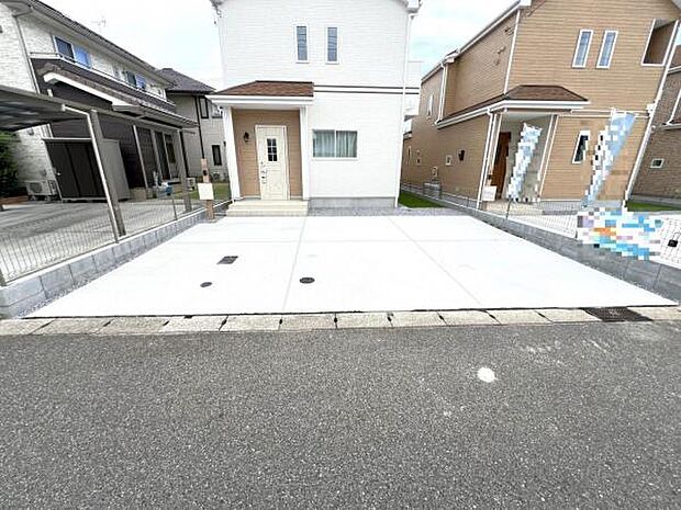 カースペースは車種により3台駐車可能です。