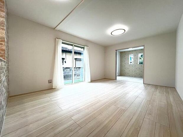 リビングダイニングになります。ご家族そろっての素敵な空間になりそうですね。