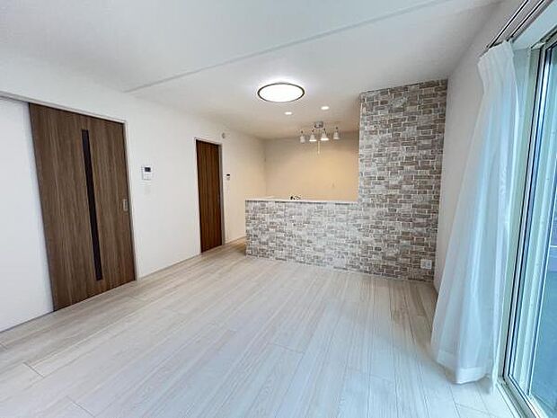 ご家族の温かい時間を演出するダイニングスペースです。