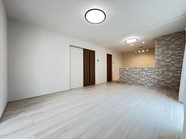 家族団らんの場所としてゆったりと居心地の良いリビングです。