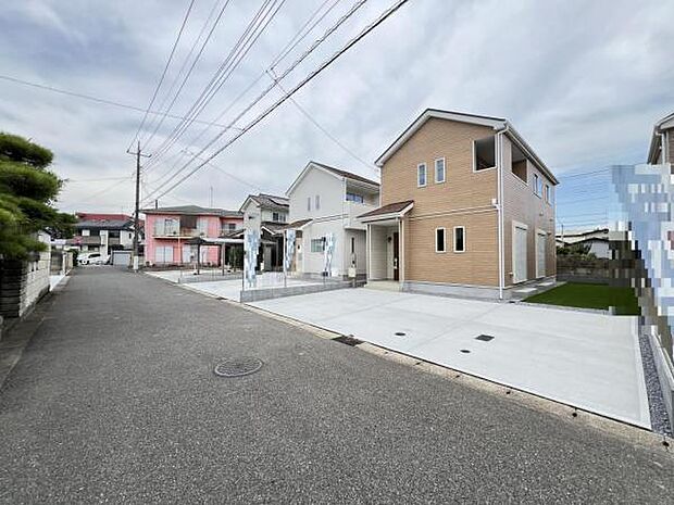 前面道路を含めた現地写真です。ぜひ周辺環境も併せてご覧ください。