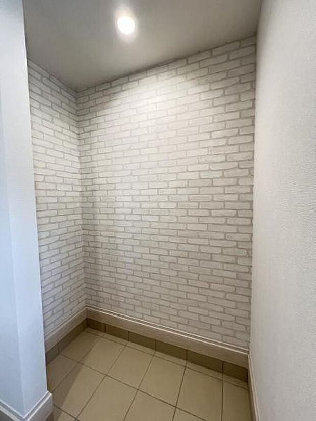 シューズクロークはご家族皆さまの靴がすっきりと片付きそうですね。