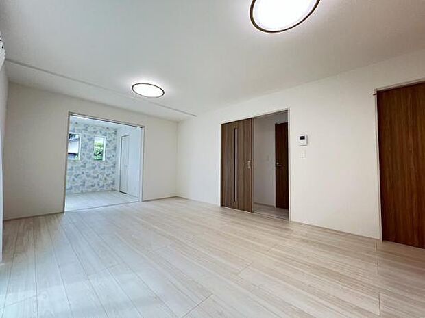 リビングダイニングになります。ご家族そろっての素敵な空間になりそうですね。