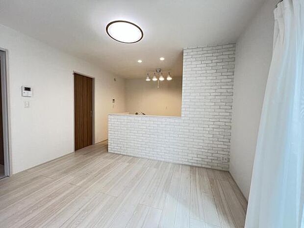 ご家族の温かい時間を演出するダイニングスペースです。