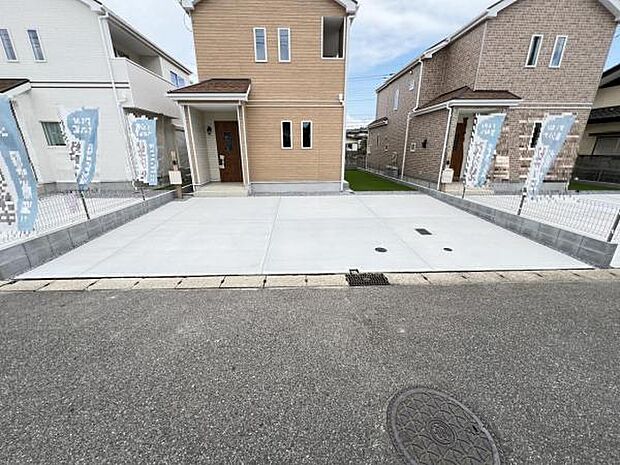 セカンドカーにも便利な駐車3台可能です。