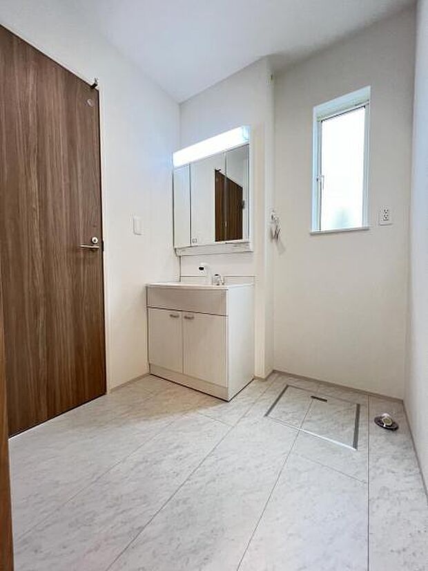 脱衣所は小さなお子様がいるご家庭にも重宝されます。