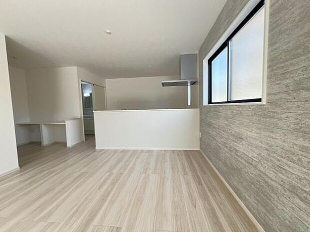 ご家族でゆったり食事が楽しめるダイニングスペースです。