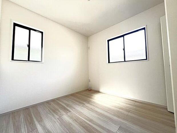 収納が備わっており、子供部屋や在宅ワークスペース等にもおすすめです。