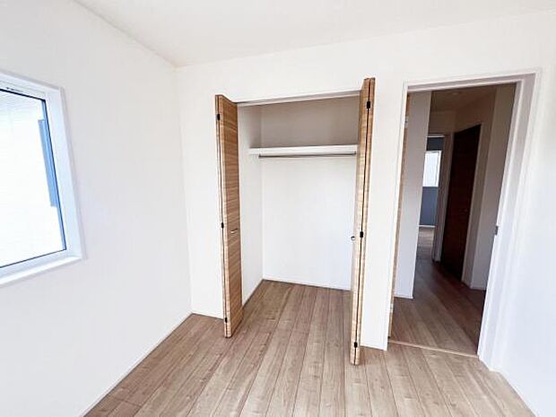 掃除機を収納するクローゼットにコンセントがあると便利です。プチリフォームでより快適な住宅いかがですか？住宅情報館で承ります。