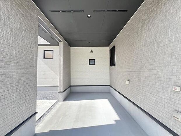 雨風から大切な愛車を守るビルトインガレージです。